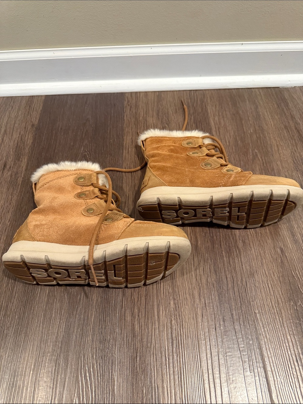 Sorel Women's Tan Suede Faux-Fur Collar Winter Boot - Picture 4 of 6